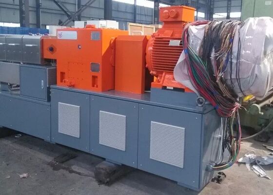 Bon prix 62Extrudeuse à vis jumelles en plastique de 0,5 mm 300 à 500 kg par heure Certifié ISO9001 en ligne