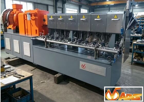 Bon prix Pelletificateur d'extrusion à double vis polyvalent en co-rotation avec boîte de vitesses à entraînement symétrique à double face, chauffage/refroidissement segmenté et contrôle PLC en ligne