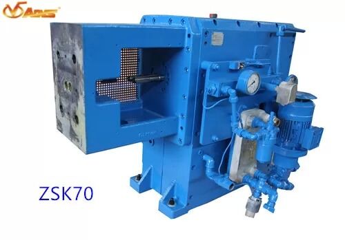 Bon prix Réparation de la boîte de vitesses de l'extrudeuse de Copérion. 429 kW de puissance nominale, 11,5 Nm/cm3 de couple. en ligne