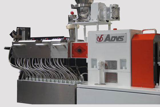 Bon prix Extrudeuse à vis jumelles de laboratoire haute performance avec 50 kg/h de sortie pour le compostage de précision en ligne